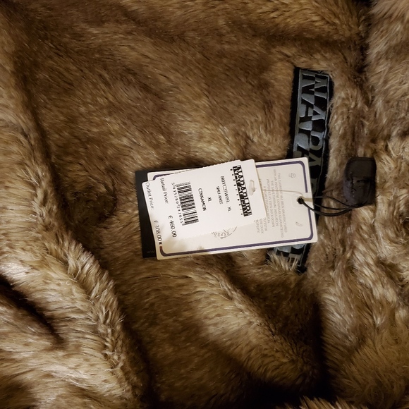 Beautiful and warm winter coat from Napapijri - Picture 7 of 8